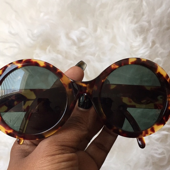 Vintage Tortoise Shell Gucci Sunglasses - Picture 2 of 5